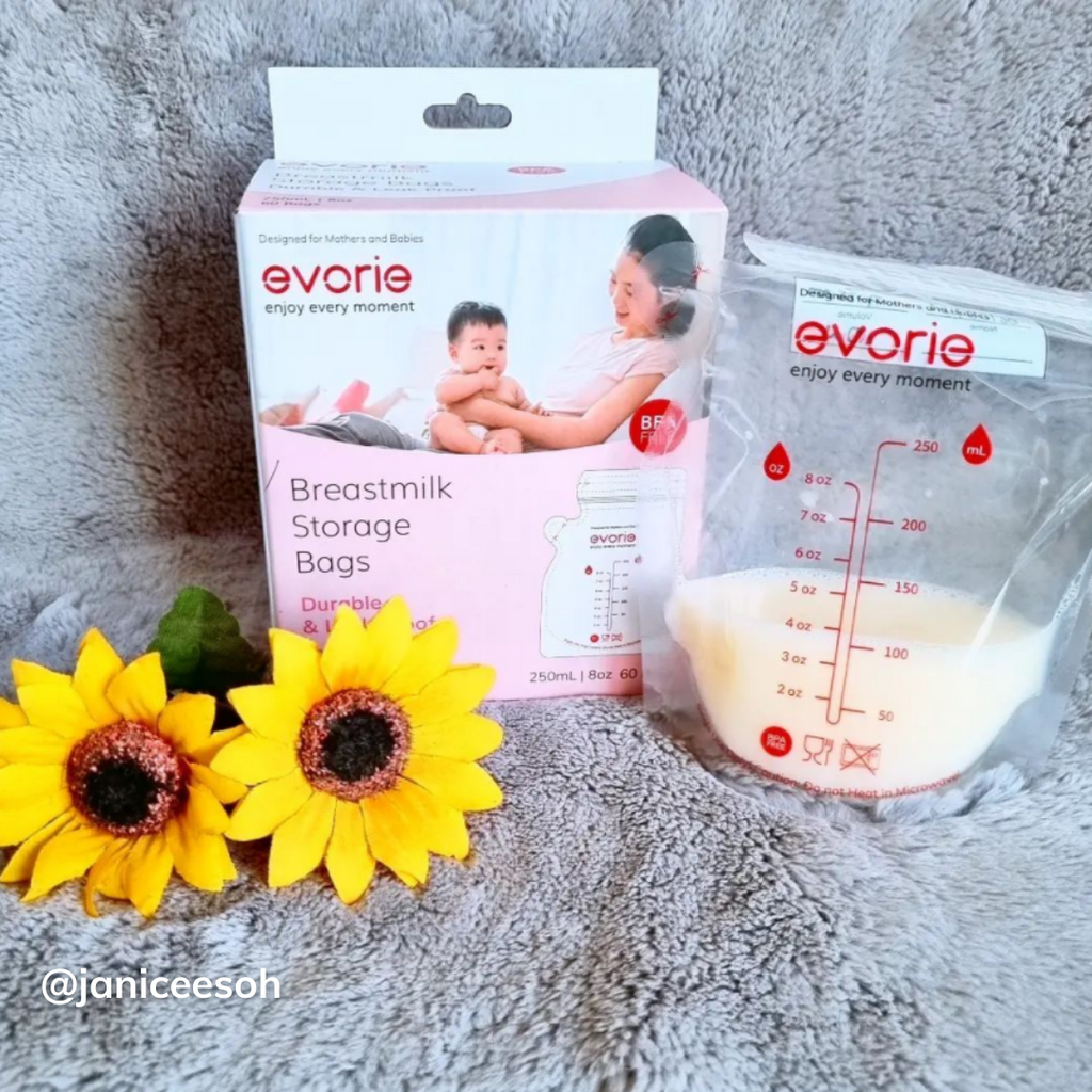 When do babies start to hold their feeding bottle on their own – Evorie  Moment